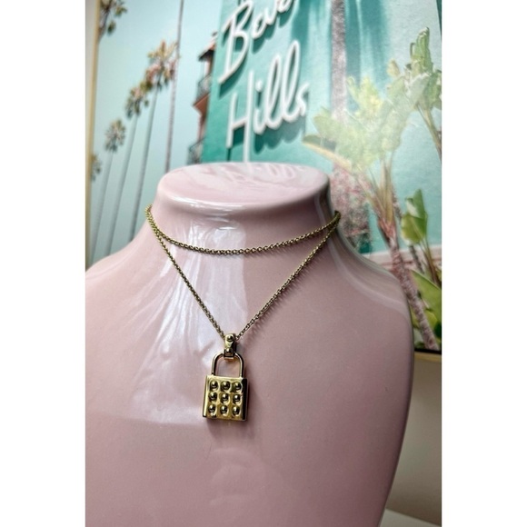 Banana Republic Gold Tone Padlock Lock Chain Pendant Necklace Costume Jewelry - Picture 1 of 5